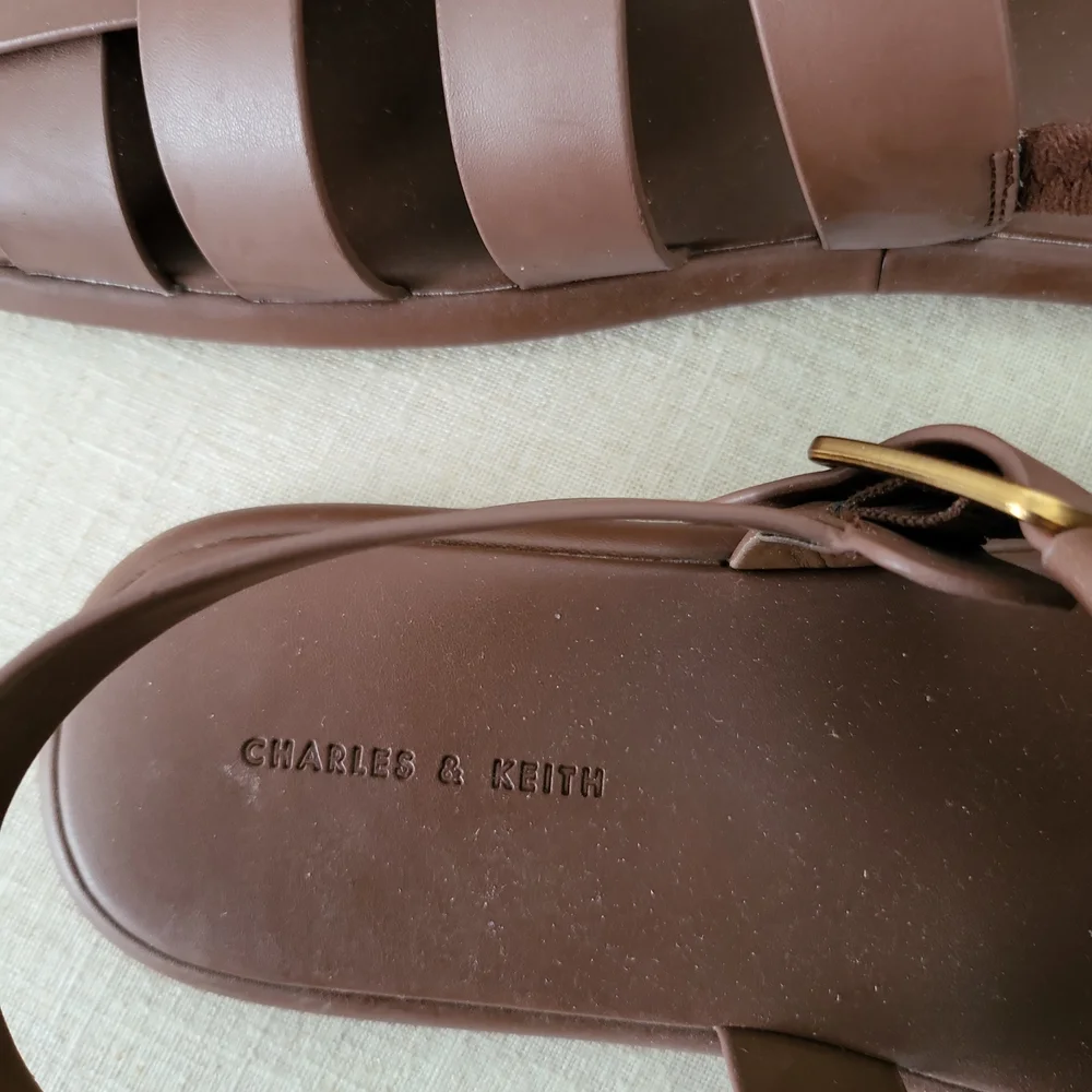 Sandals - Picture 3 of 4
